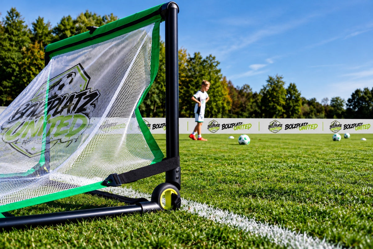Minitor von Bolzplatz United am Spielfeldrand